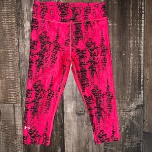SOLD ON Ⓜ️ Under Armour Cropped Leggings